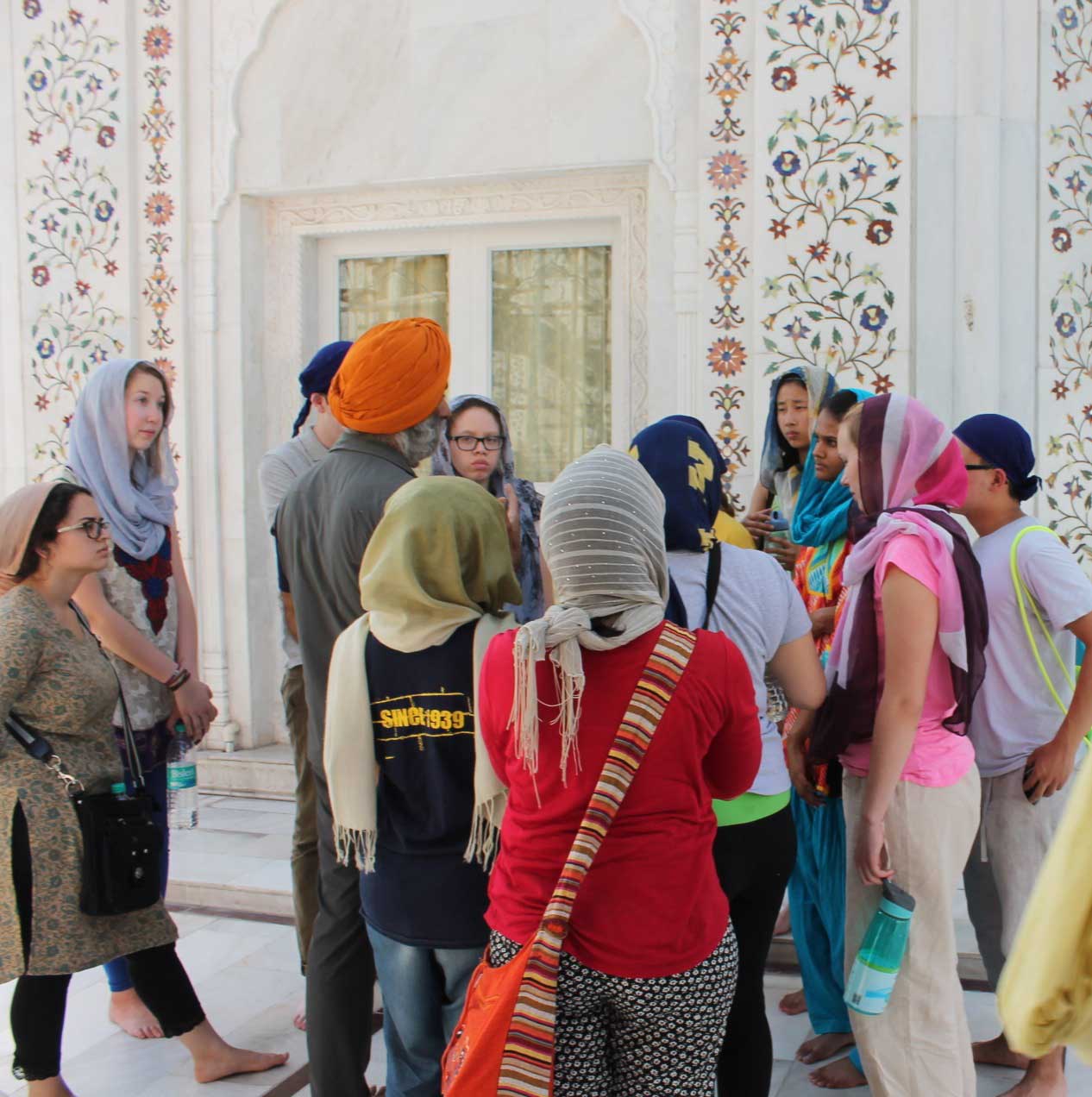 Jasprit Singh with students at the Golden Temple. Image credit: Teresa Singh