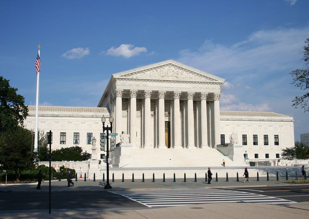 Supreme Court of the United States Building, Washington, DC, as seen from the west side of 1st St NE. Image credit: 350z33 at English Wikipedia, CC BY-SA 3.0 (http://creativecommons.org/licenses/by-sa/3.0), via Wikimedia Commons.