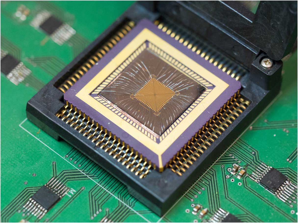 The memristor chip that powers the new reservoir computing system. Image credit: Wei Lu