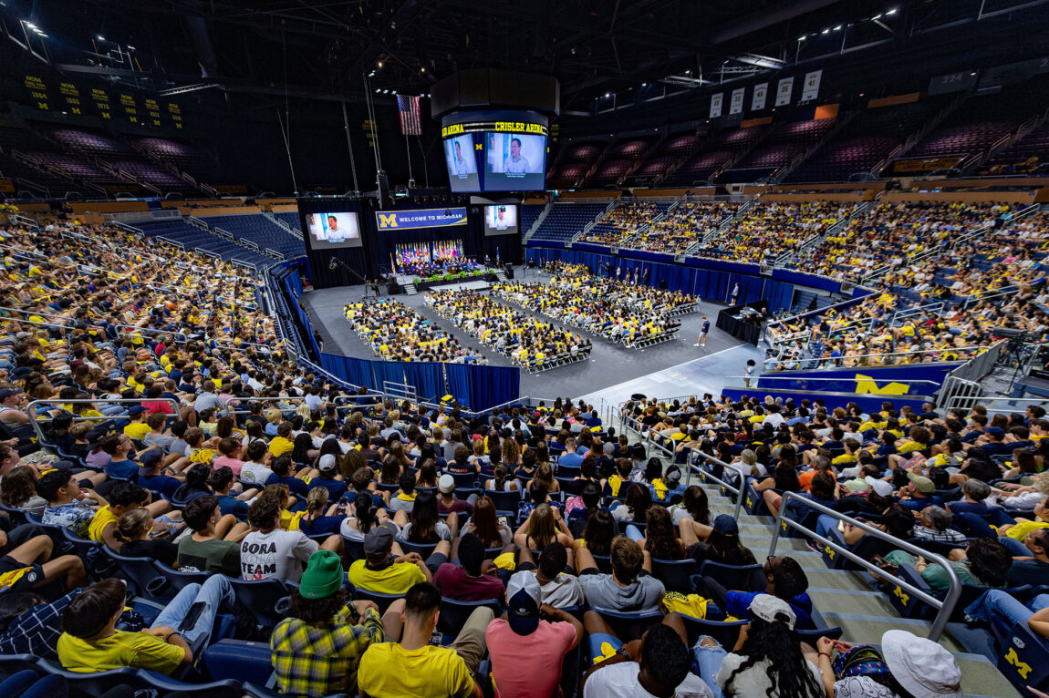 Photo of the crowd at the New Student Convocation