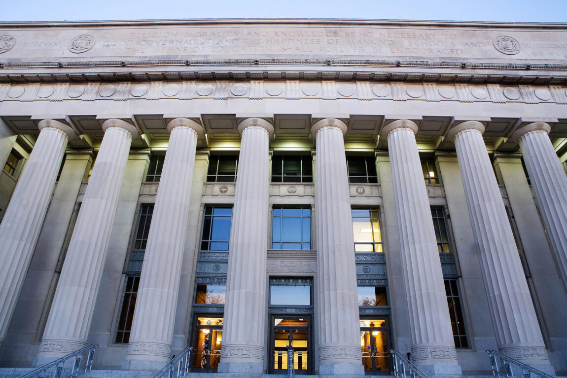 A building with multiple columns