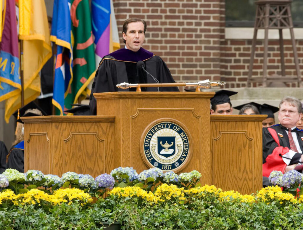 ABC anchor and reporter Bob Woodruff was keynote speaker at the 2008 Spring Commencement