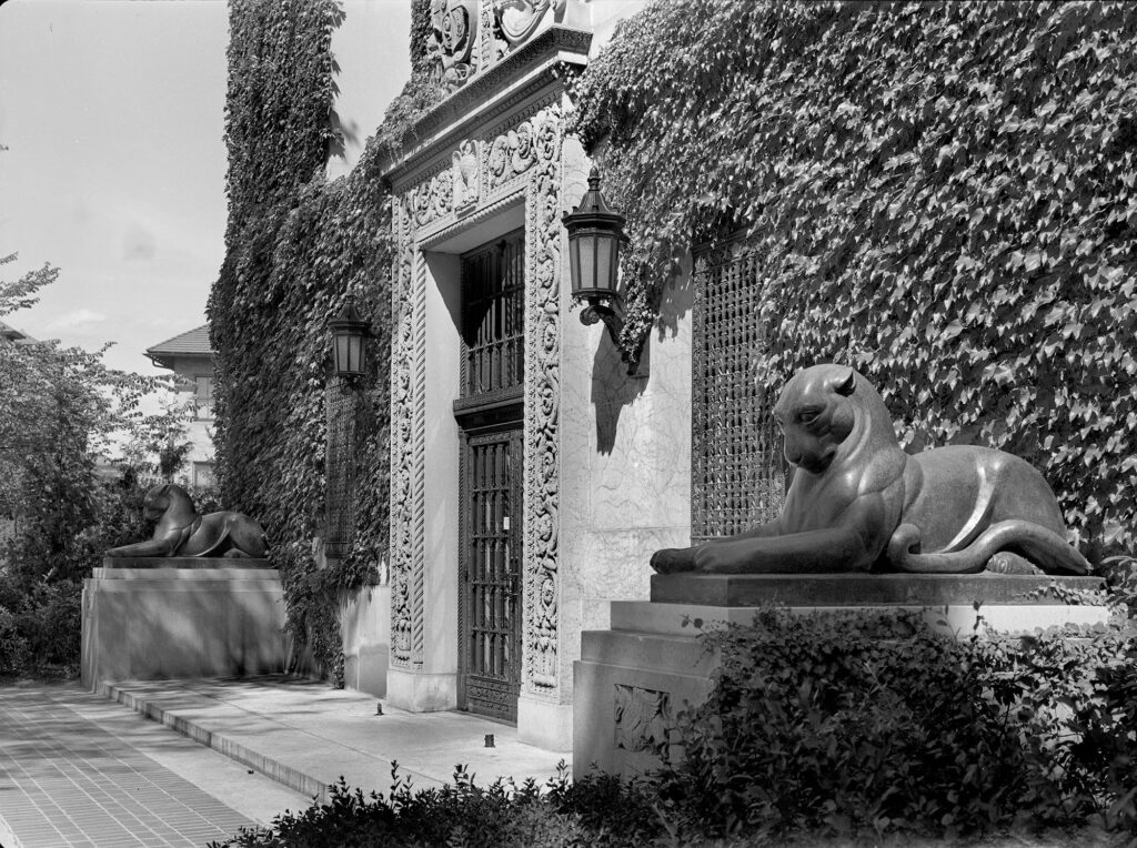 Two puma sculptures in 1940 on U-M campus
