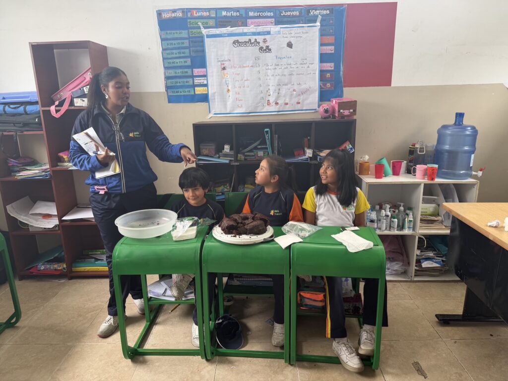 English and math class at Caminitos de Luz, Quito.