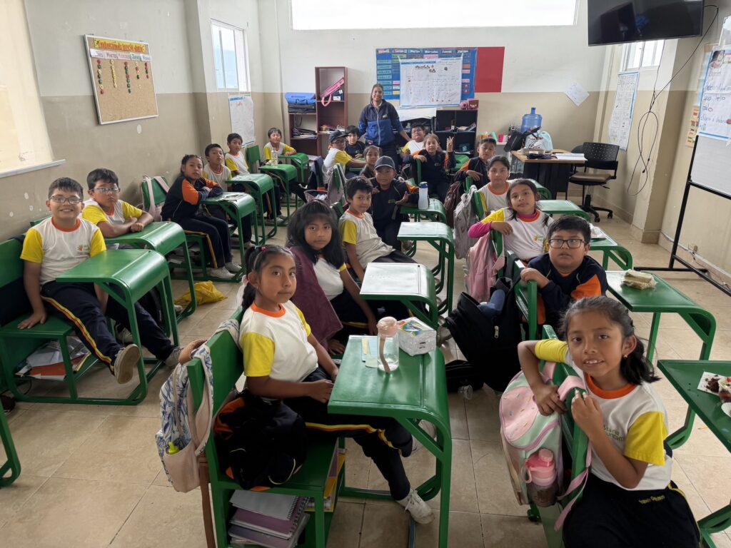 English and math class at Caminitos de Luz, Quito.