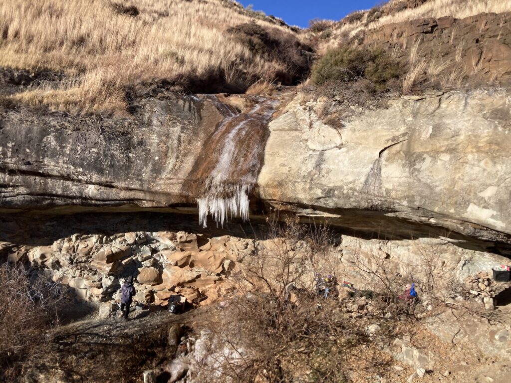 This shows the remaining roof of a rock shelter at Likonong in the mountains of Lesotho. Here, an international team of archaeologists from the United States, Canada, the United Kingdom, and Lesotho have identified the earliest sustained human occupation in Highland Southern Africa. Image credit: Kyra Pazan, California State University, Stanislaus